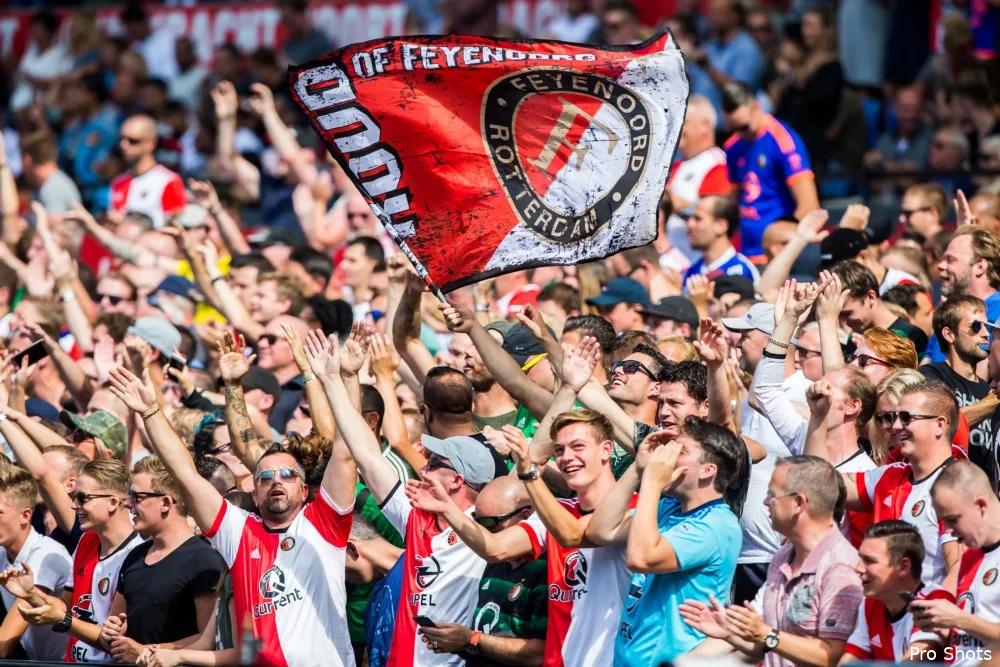 Bouwvakkers van klus gehaald na ophangen Feyenoord-vlag