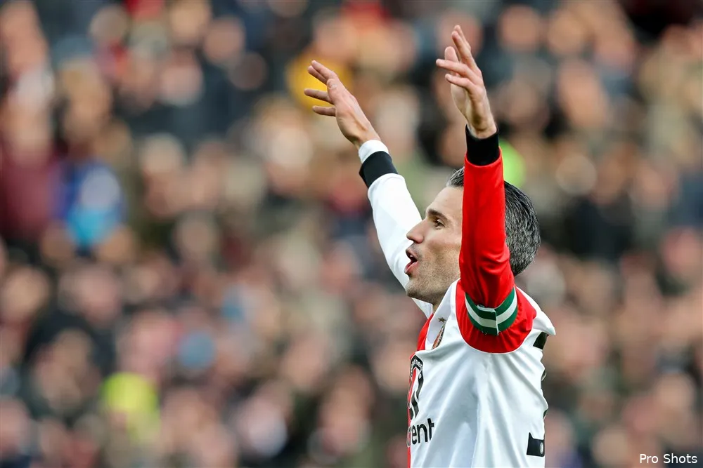 Van Persie geniet: ''Mooi sfeertje he, prachtig!''