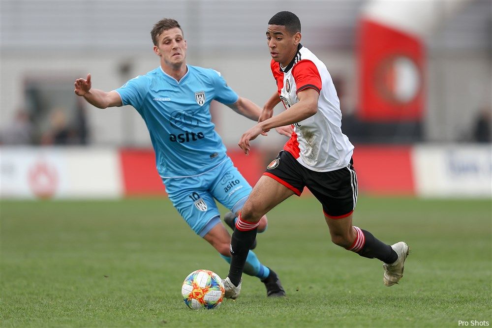 FC Dordrecht neemt talent Vicario over van Feyenoord
