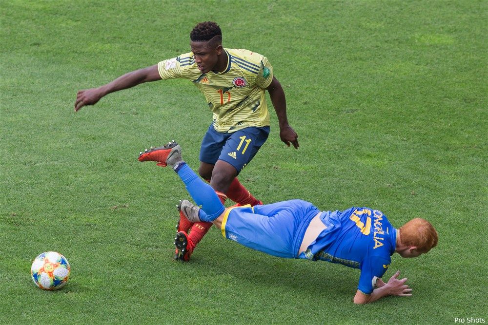 Sinisterra maakt debuut voor Colombia