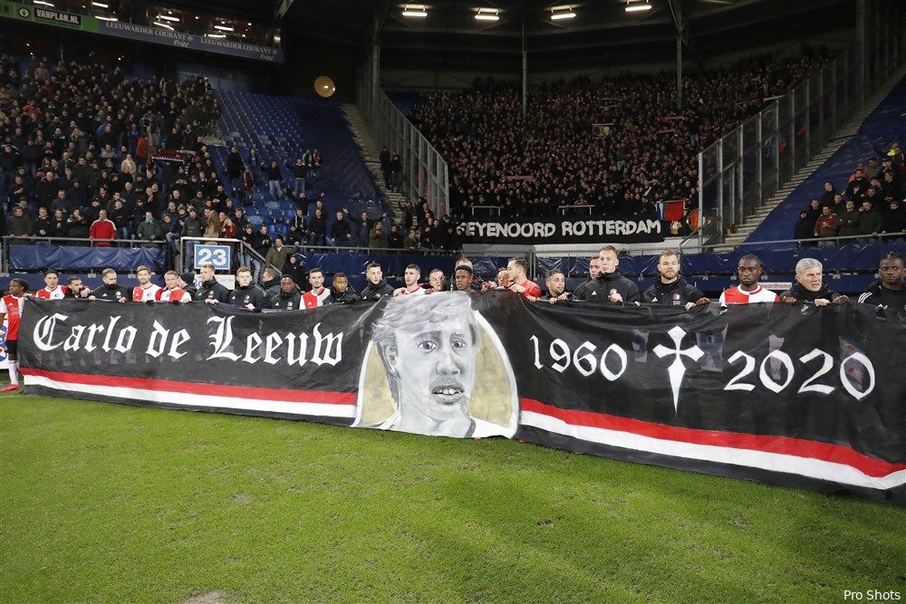 Feyenoord draagt overwinning op aan Carlo de Leeuw