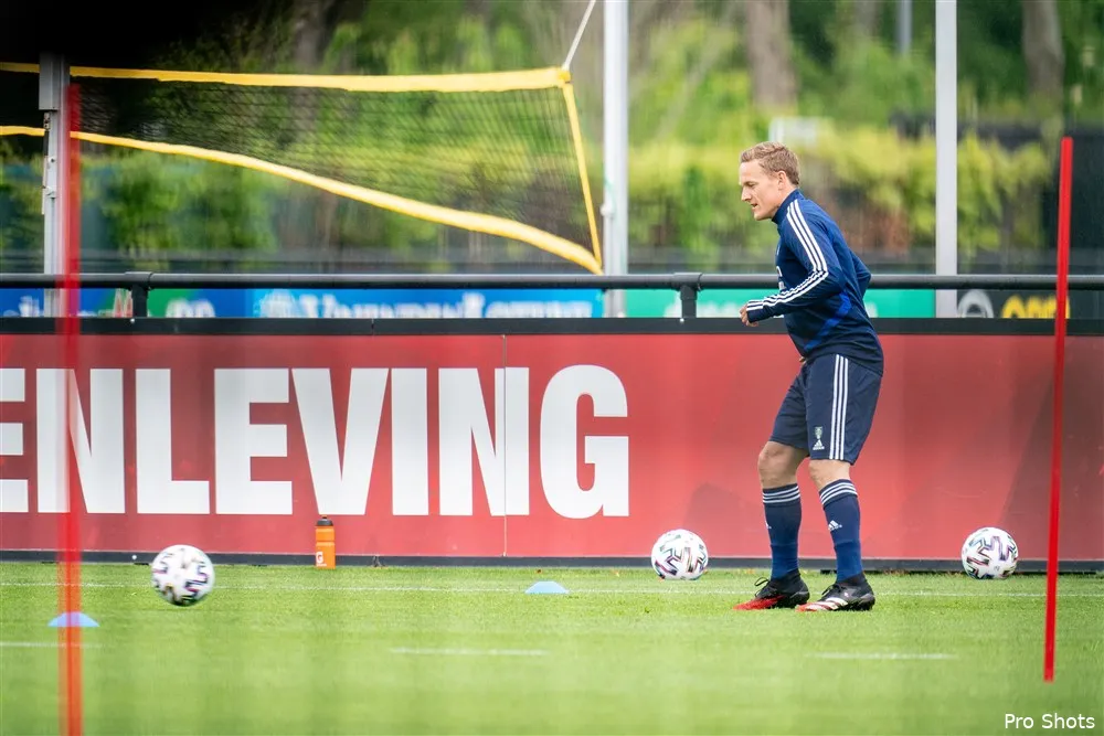 Feyenoord traint op 1908 in groepjes van zes