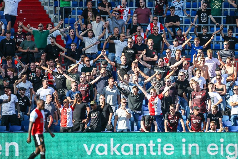 Feyenoord roept supporters op om zich aan de regels te houden