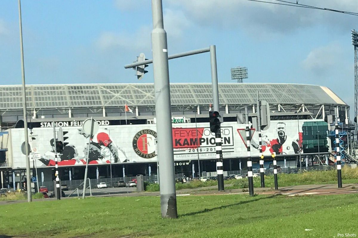 Feyenoord verwijdert kampioenslogo op Maasgebouw