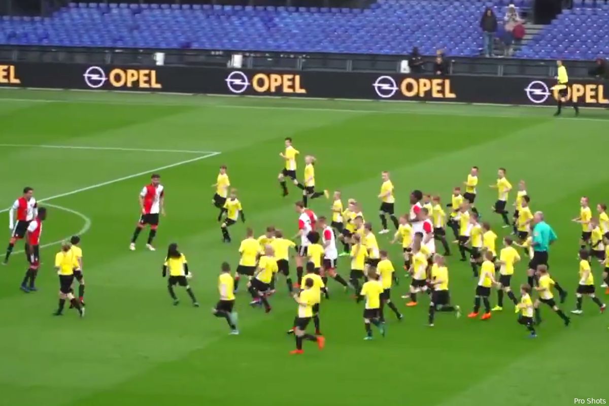 VIDEO | Feyenoord speelt gelijk tegen 120 kinderen