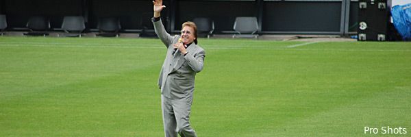 Feyenoord feliciteert Lee Towers met 65e verjaardag