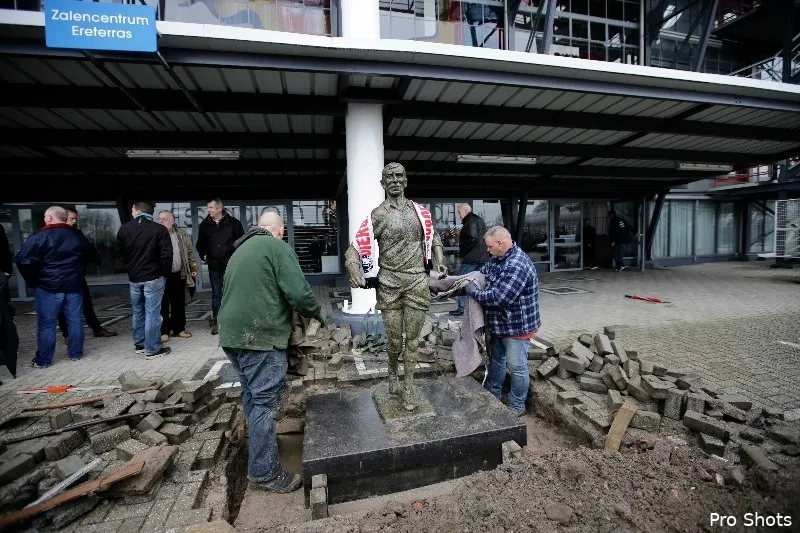 Standbeeld Coen Moulijn verplaatst (foto)