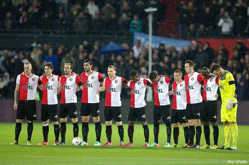Feyenoord-selectie steunt sfeerteam met financiële bijdrage