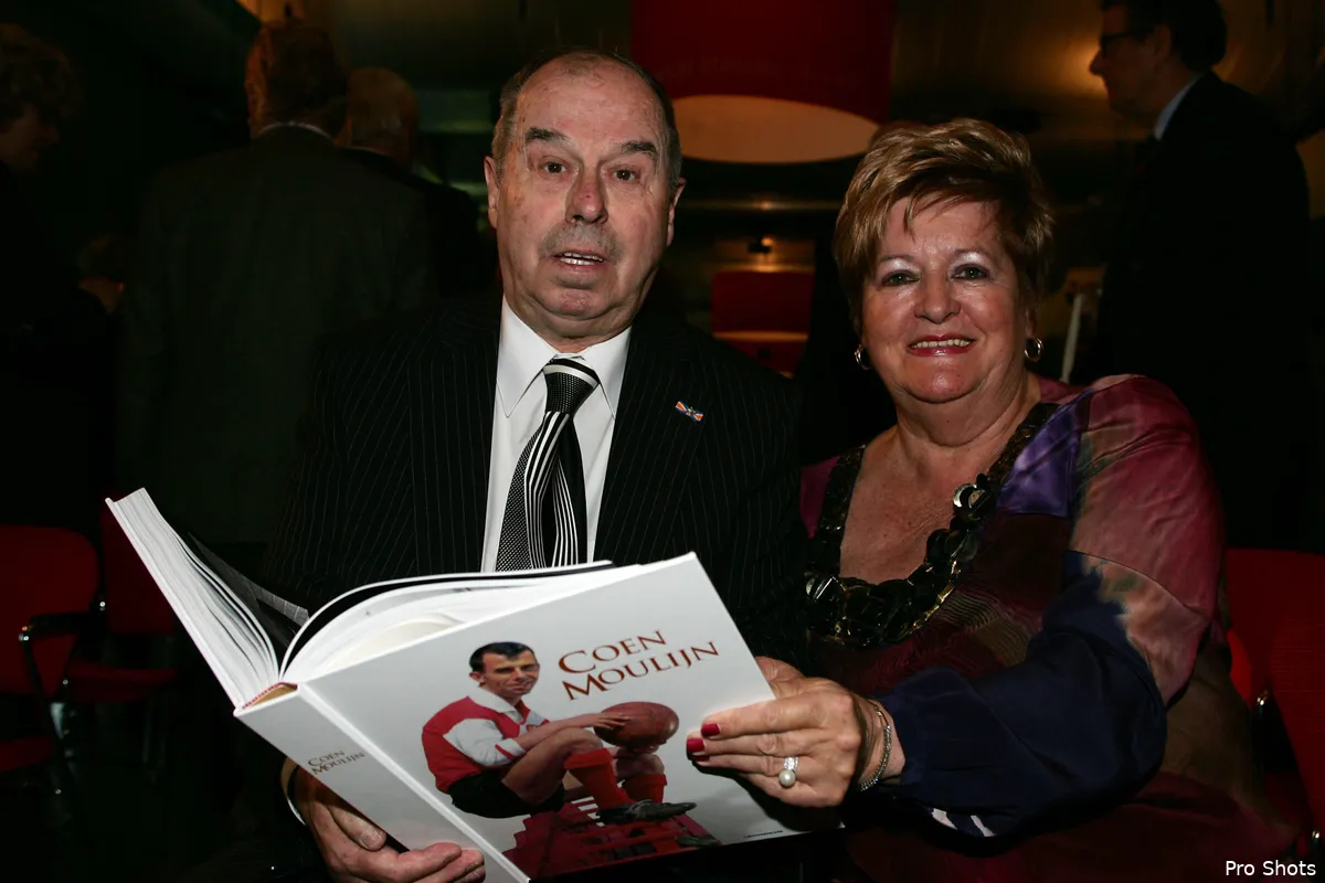 Feyenoord beslist dinsdag over standbeeld Moulijn