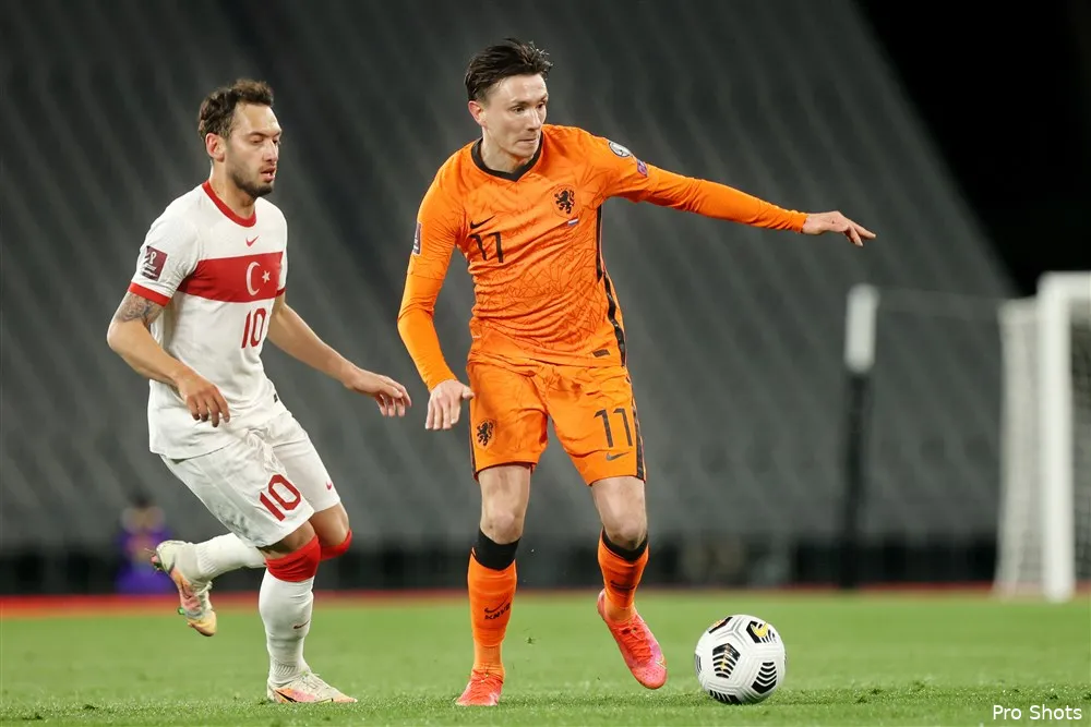 Oranje met Berghuis onderuit tegen Turkije; Kökcü bankzitter