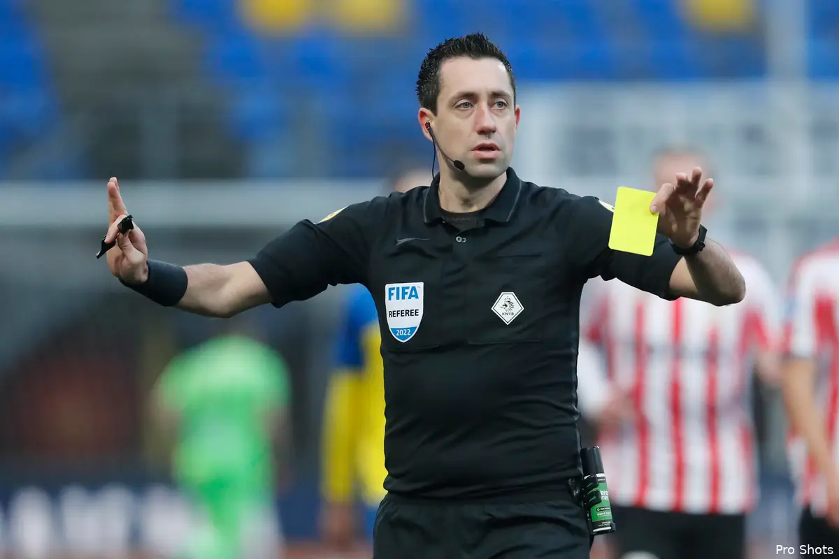 Higler fluit AZ - Feyenoord