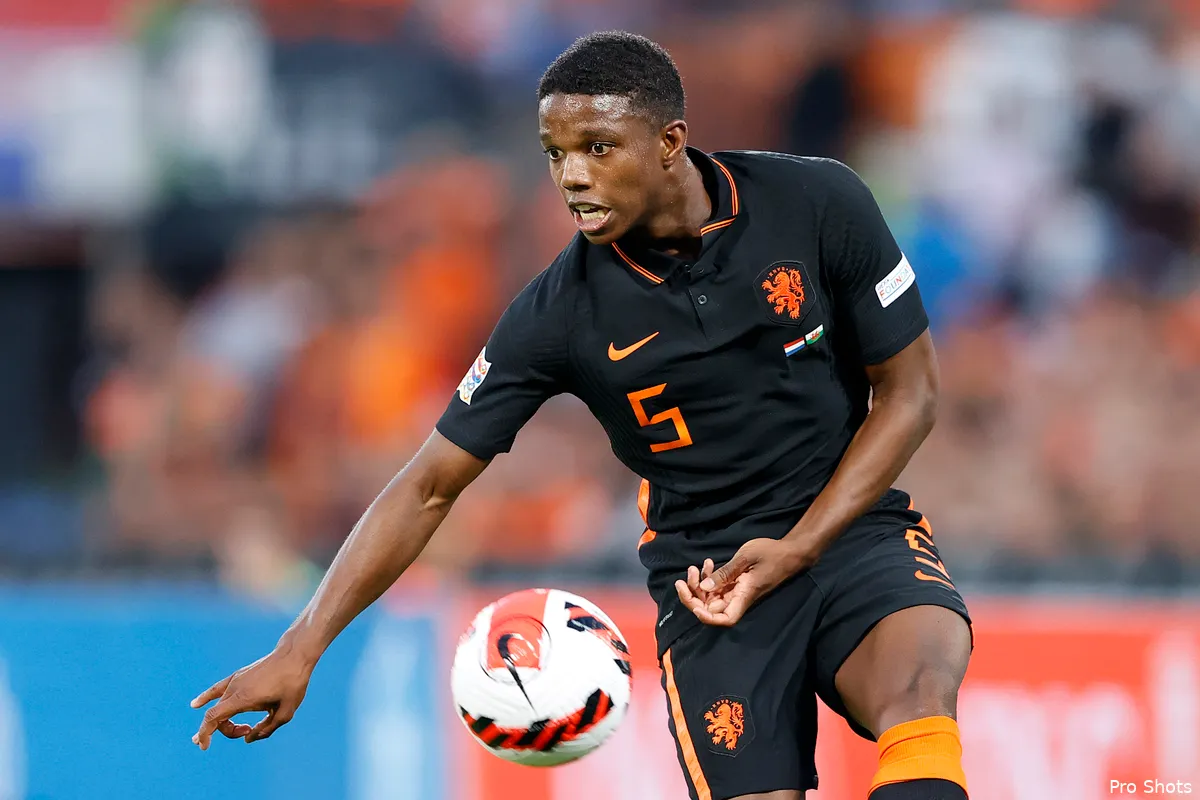 Knotsgek slot levert Oranje drie punten op in De Kuip