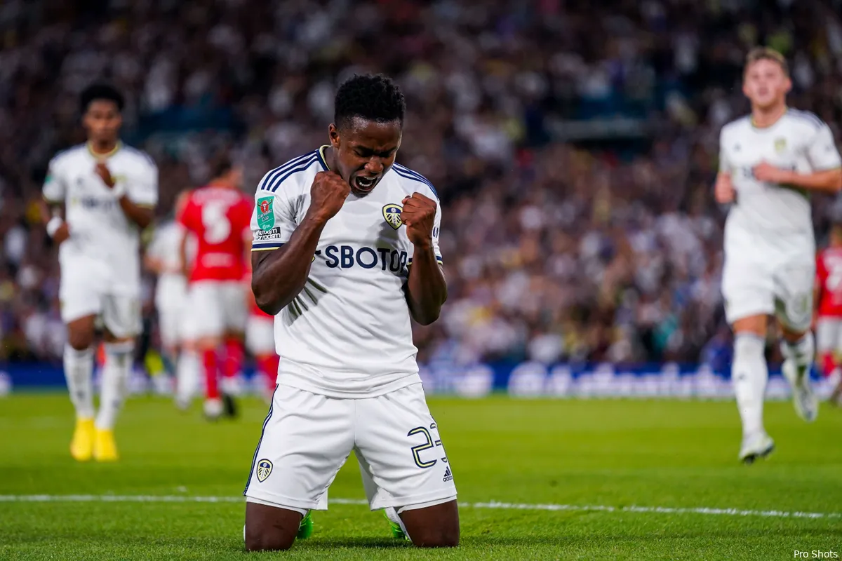 Sinisterra scoort op geweldige wijze eerste goal voor Leeds