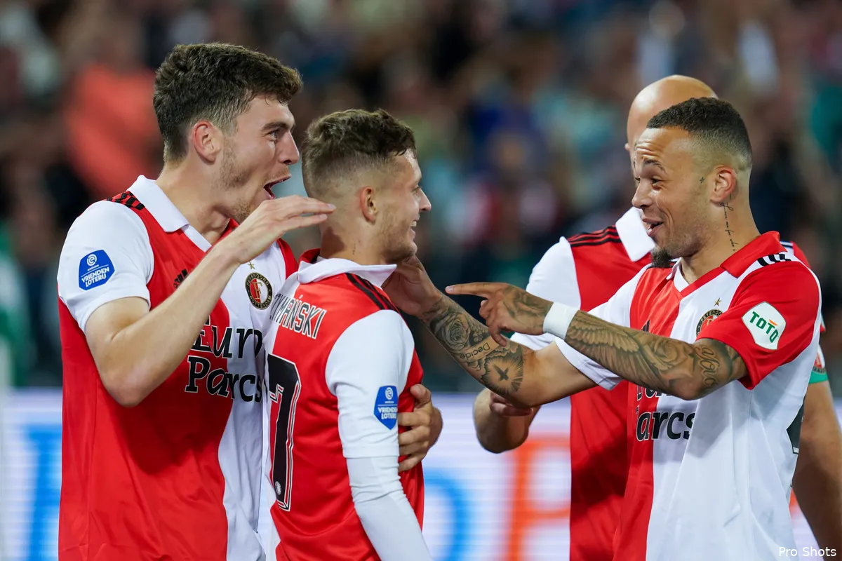 Slot: "Op dit moment nog geen duidelijke rangorde op linksback"