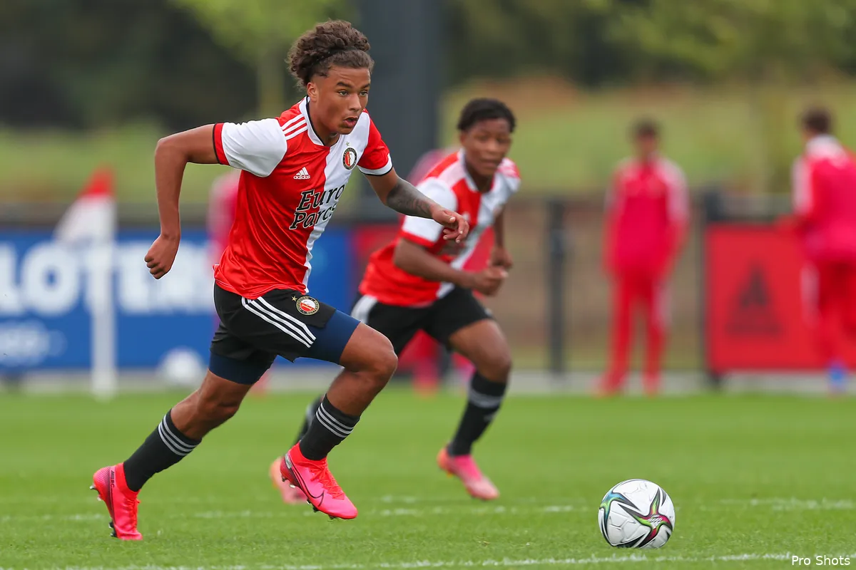 Feyenoord O18 verslaat PSV; O17 verliest ondanks goal Van Persie