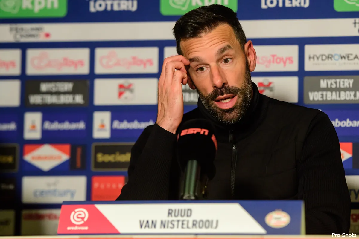 Van Nistelrooij: ''Feyenoord is te bescheiden''