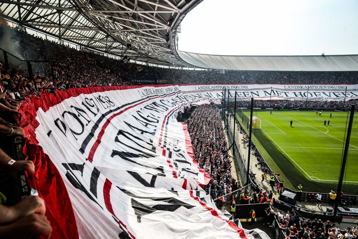 VIDEO: Grootste Feyenoord-spandoek ooit rolt van de tribune