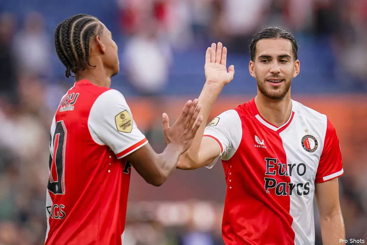 Stengs: ''Het is vechten voor een plek en dat hoort bij een topclub''