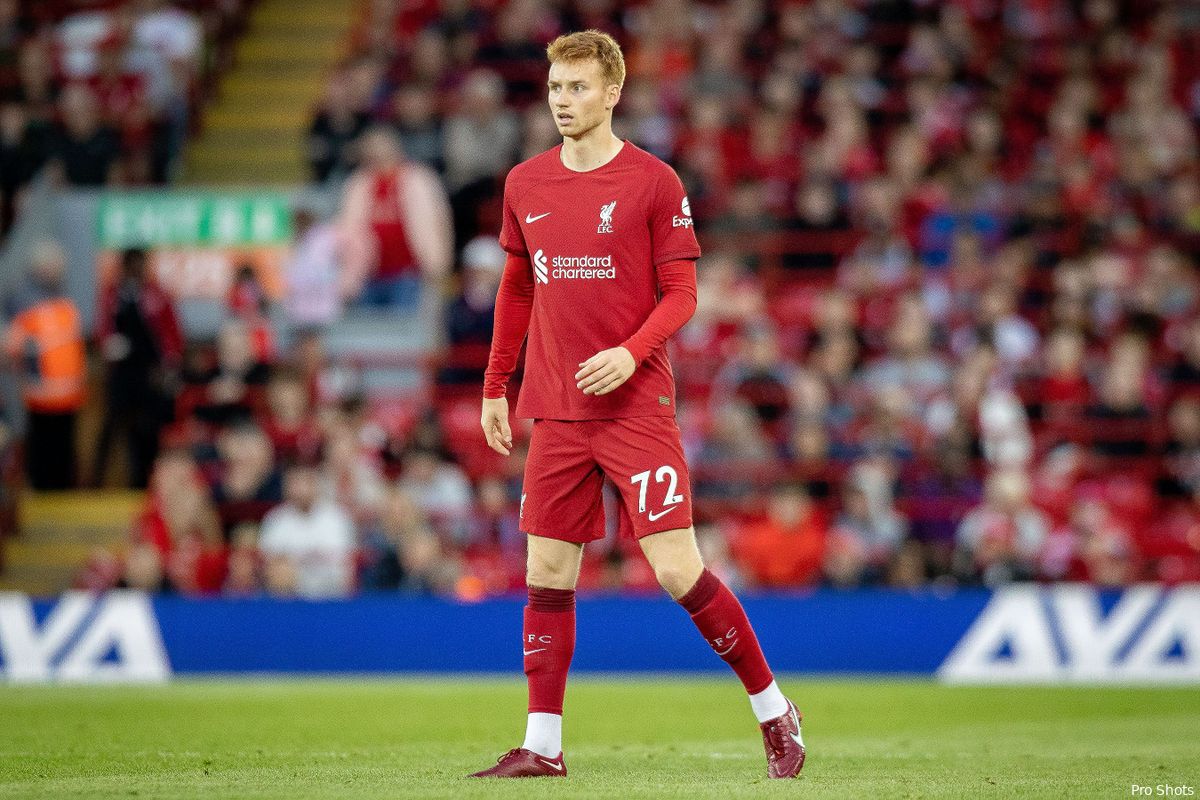 'Liverpool wil Van den Berg niet onder vraagprijs verkopen'