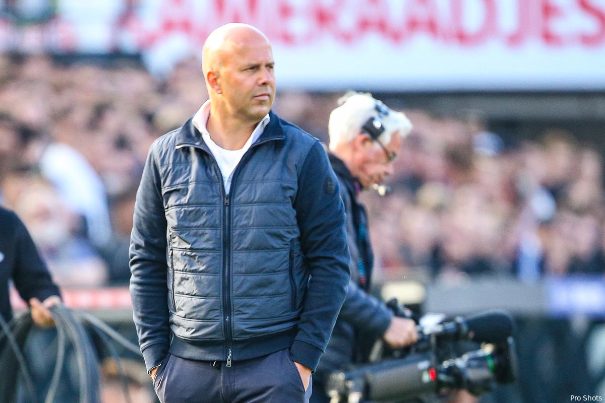 'Slot volgt advies Van Bronckhorst en plant trainingskamp voor finale'