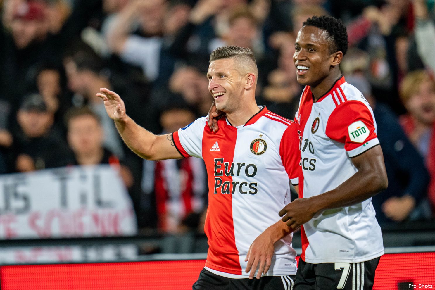 Feyenoord wint mede dankzij beauty Linssen van Heerenveen