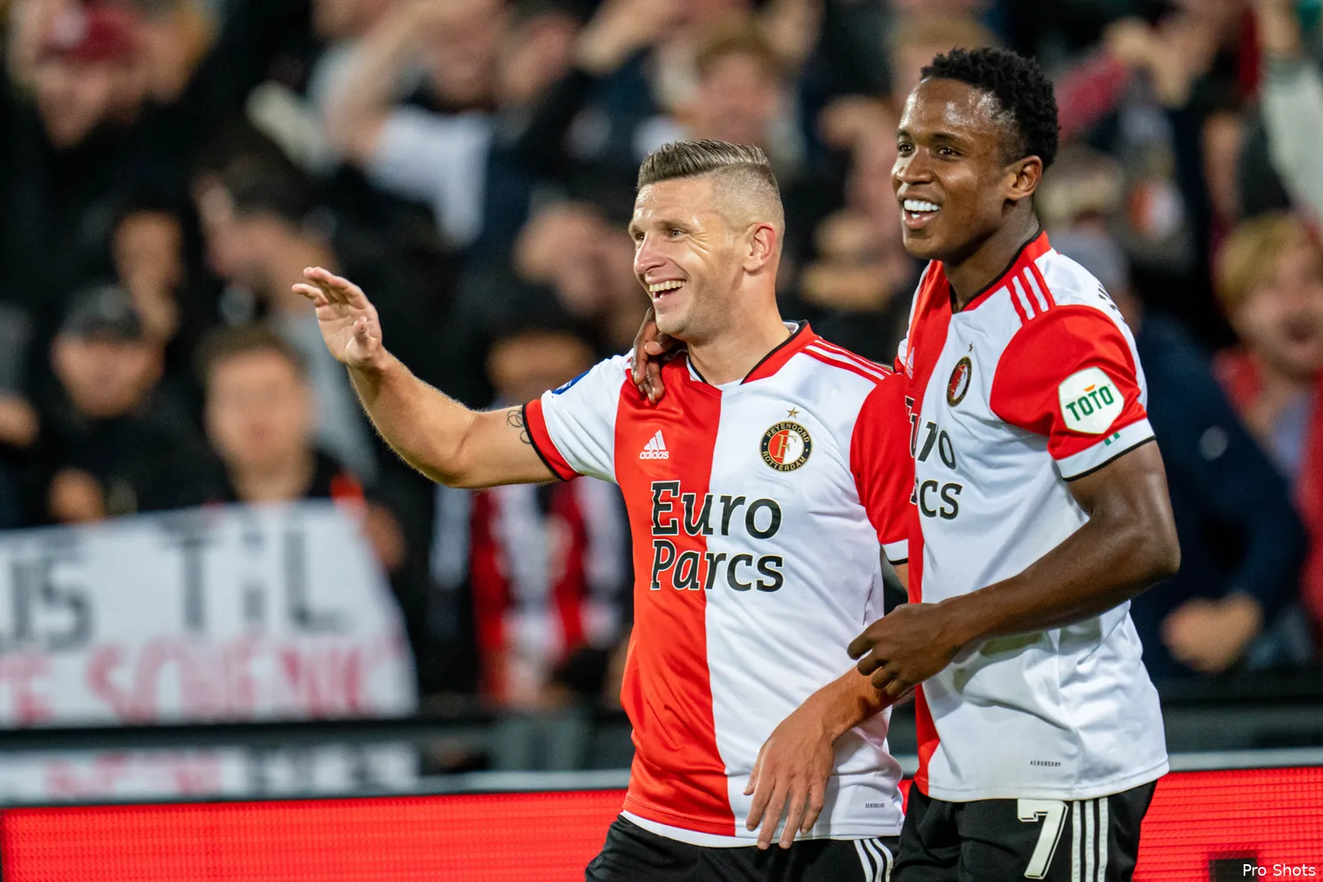 Feyenoord wint mede dankzij beauty Linssen van Heerenveen