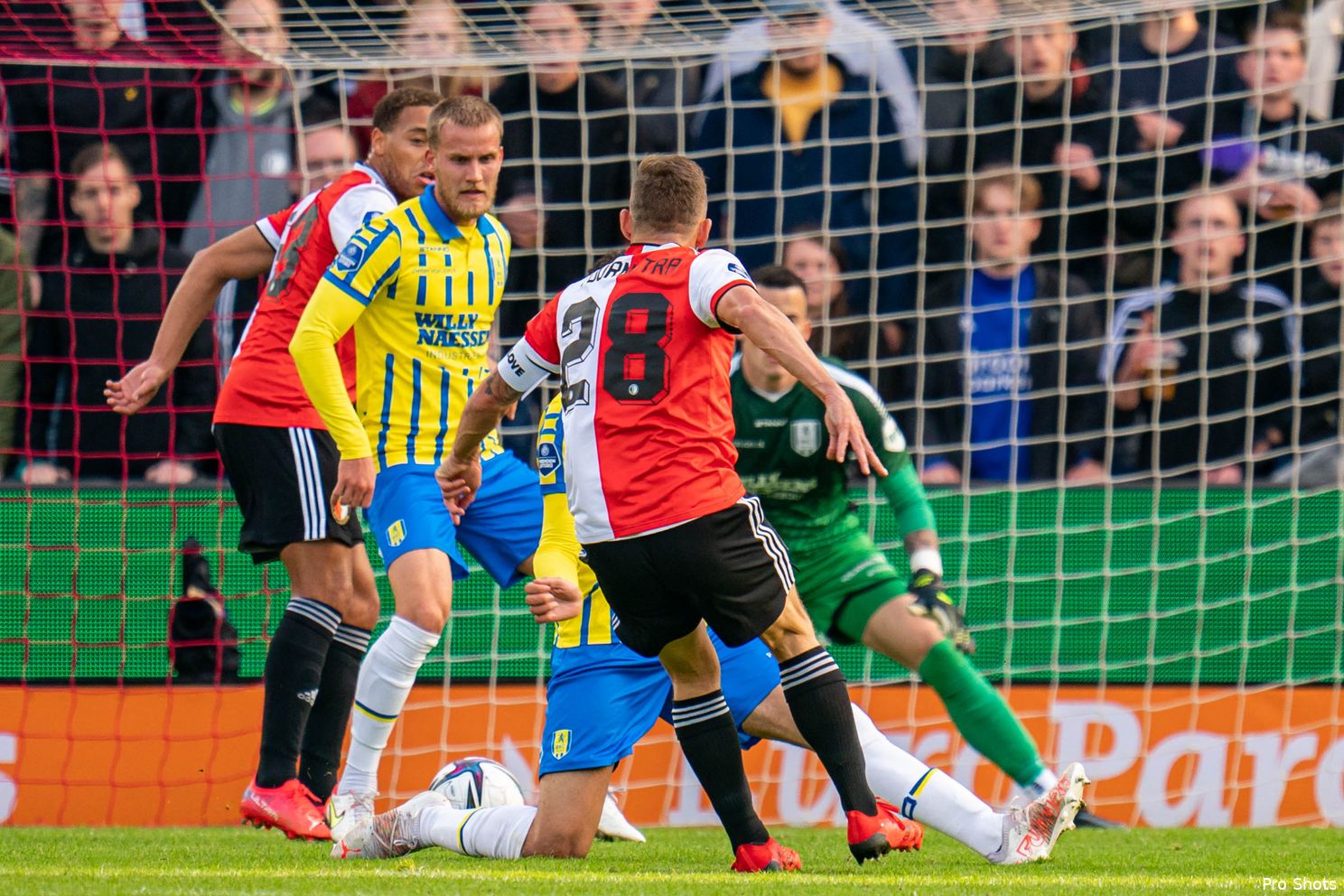 Feyenoord speelt teleurstellend gelijk tegen RKC Waalwijk