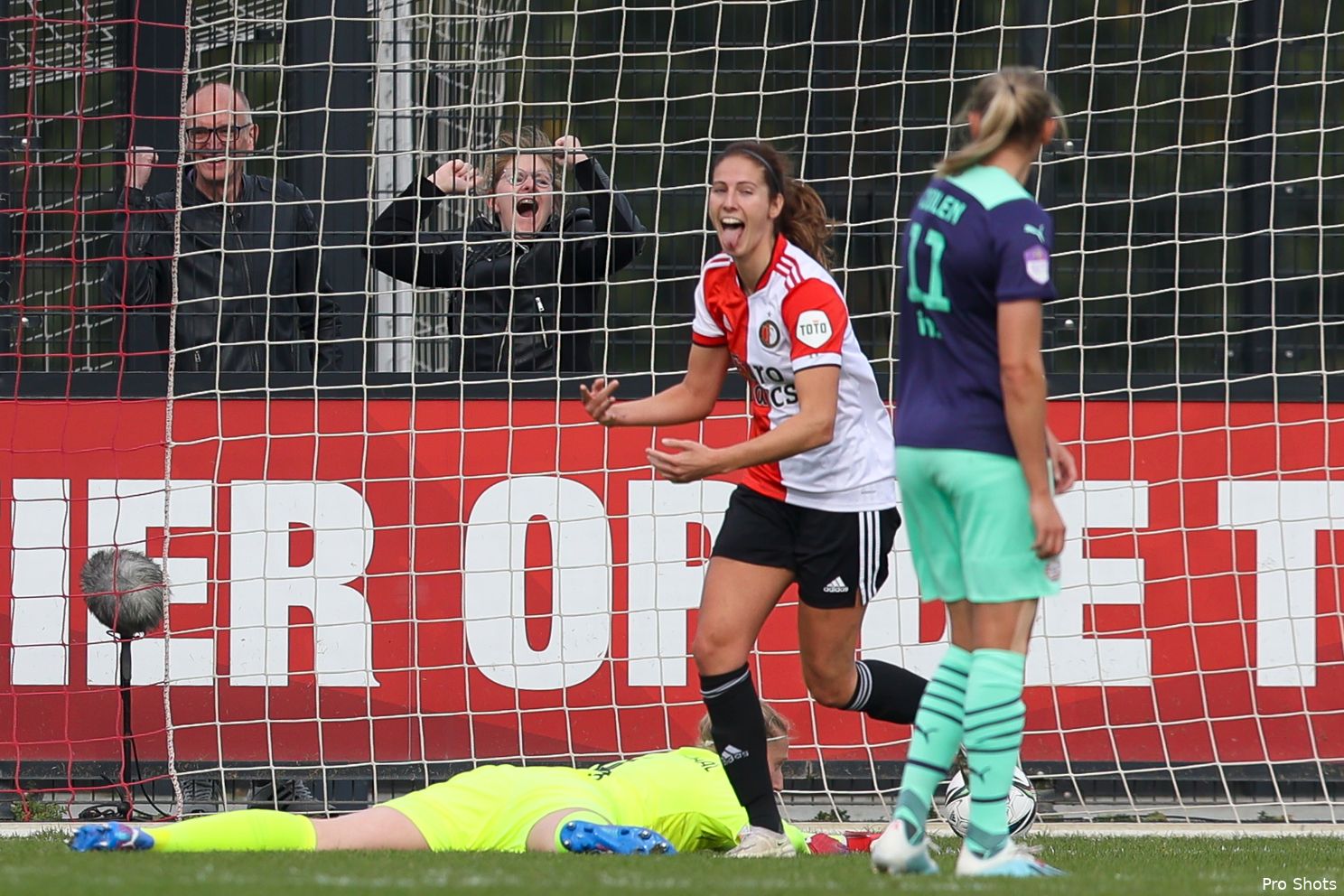 Feyenoord Vrouwen winnen ook topper van PSV