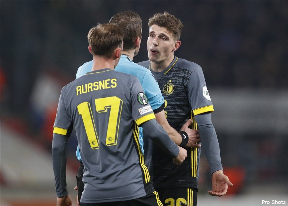 Invaller Dessers kopt Feyenoord in Praag naar groepswinst