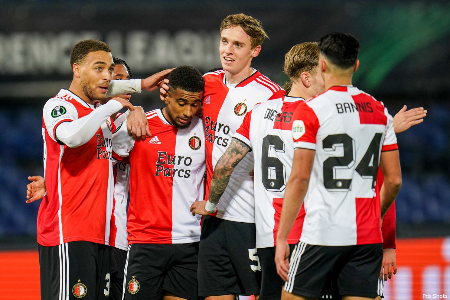 Feyenoord sluit groepsfase af met overwinning op Maccabi