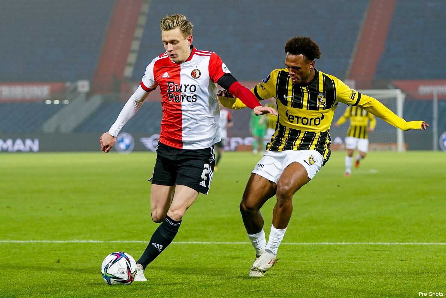 Feyenoord stelt teleur tegen Vitesse in De Kuip