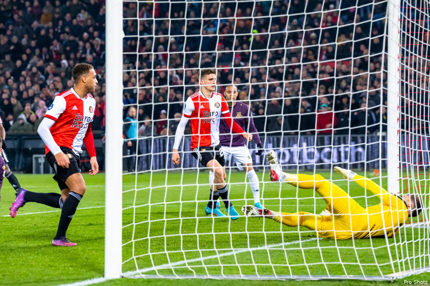 Feyenoord lijdt duur puntverlies tegen stug Groningen