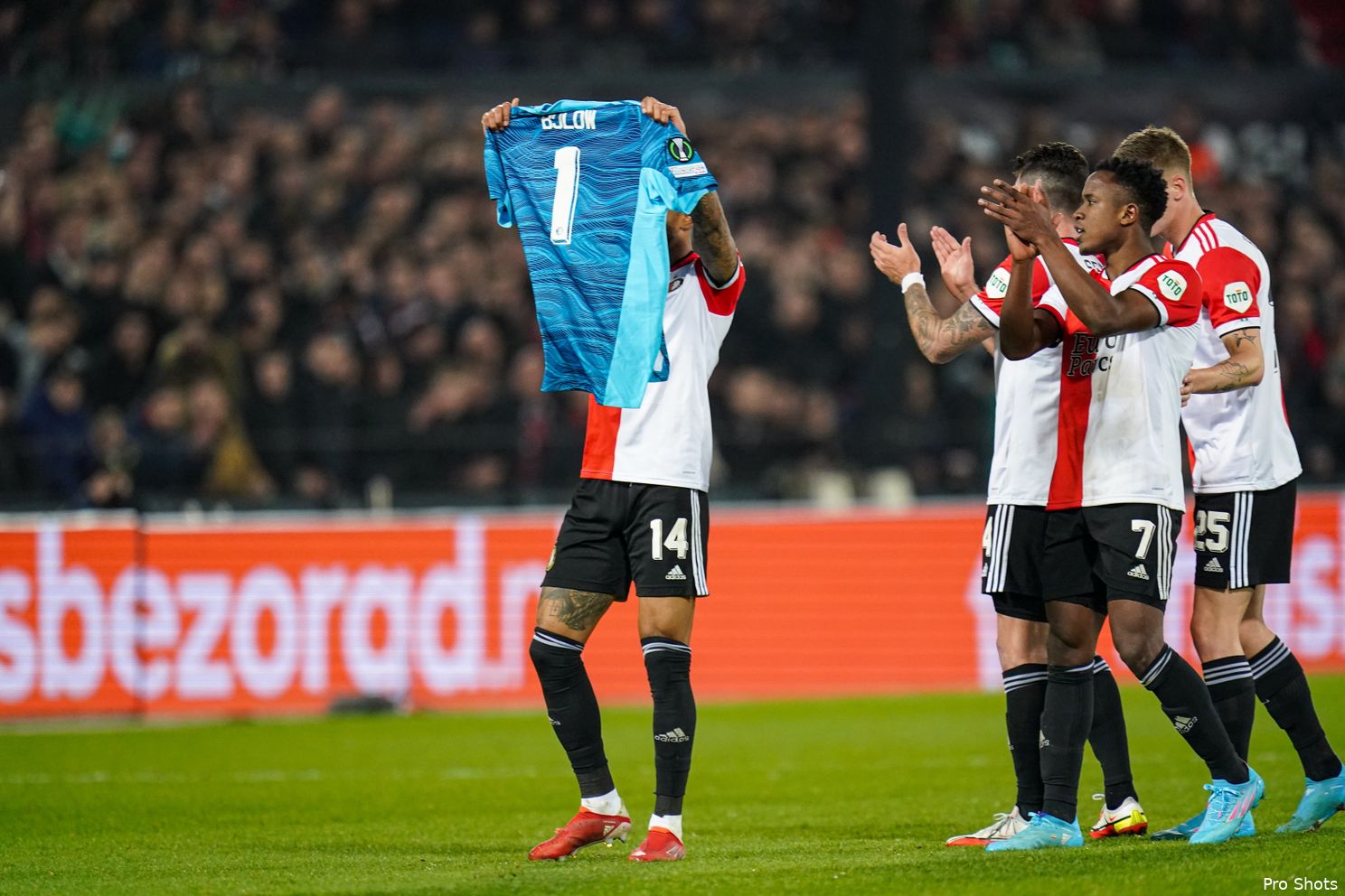 Feyenoord naar kwartfinale na zakelijke overwinning op FK Partizan