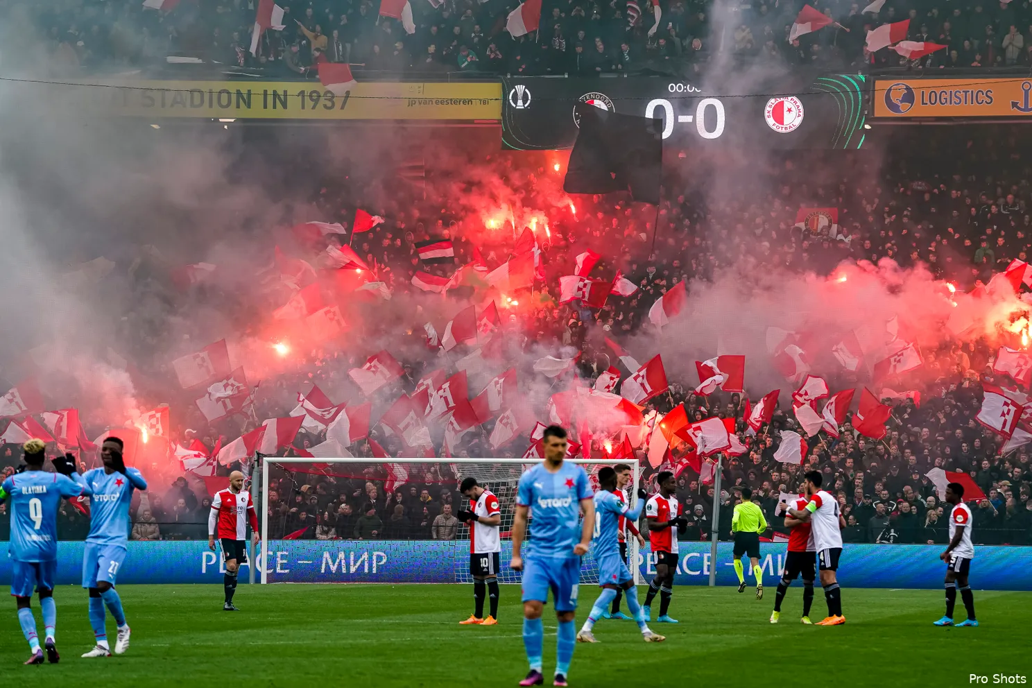Feyenoord speelt teleurstellend gelijk tegen Slavia Praag