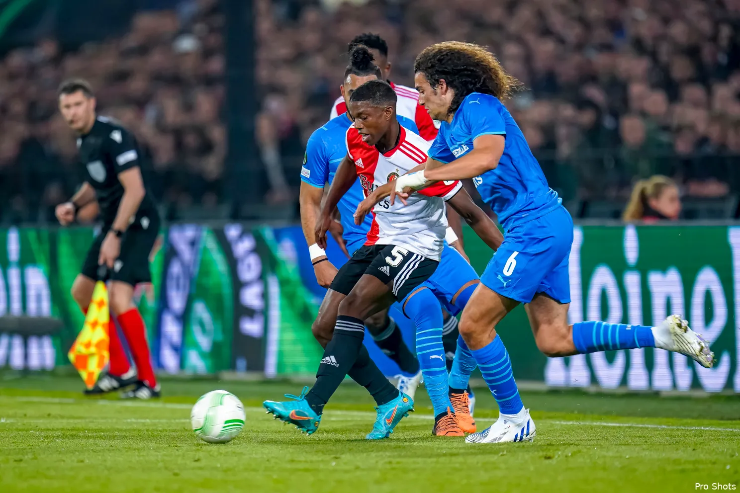 Bakkati: "Sinisterra en Malacia kunnen juist dóór de druk slagen in Engeland"