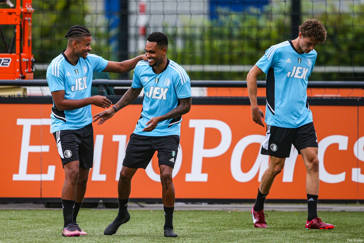 nevel bladerdeeg Republikeinse partij Feyenoord maakt nieuwe trainingslijn bekend | FR12.nl