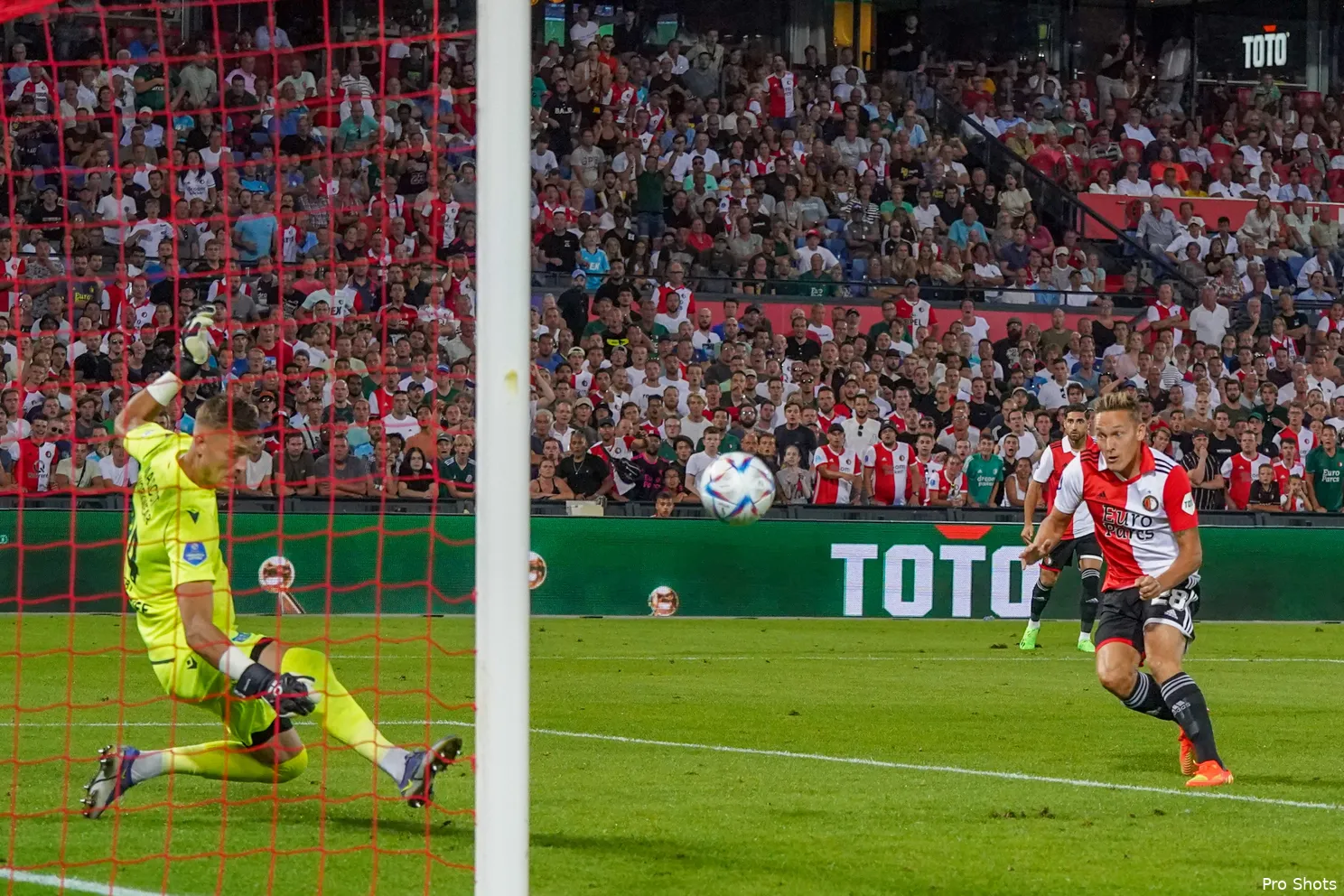 Feyenoord speelt gelijk tegen stug Heerenveen