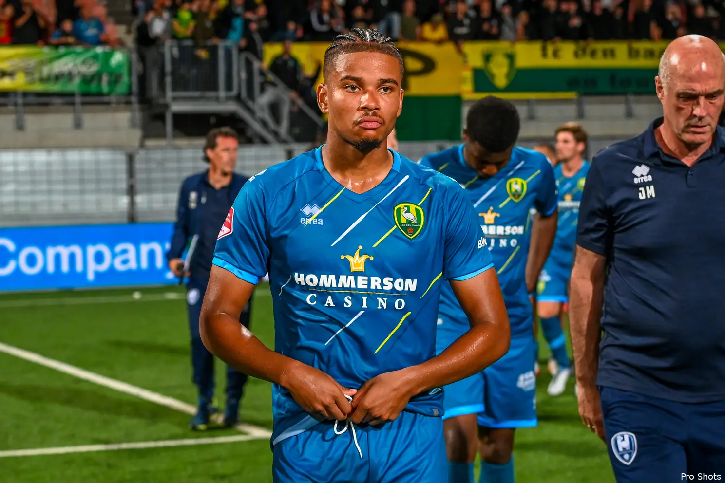 Huurlingen: Azarkan raakt geblesseerd; debuut voor Baldé