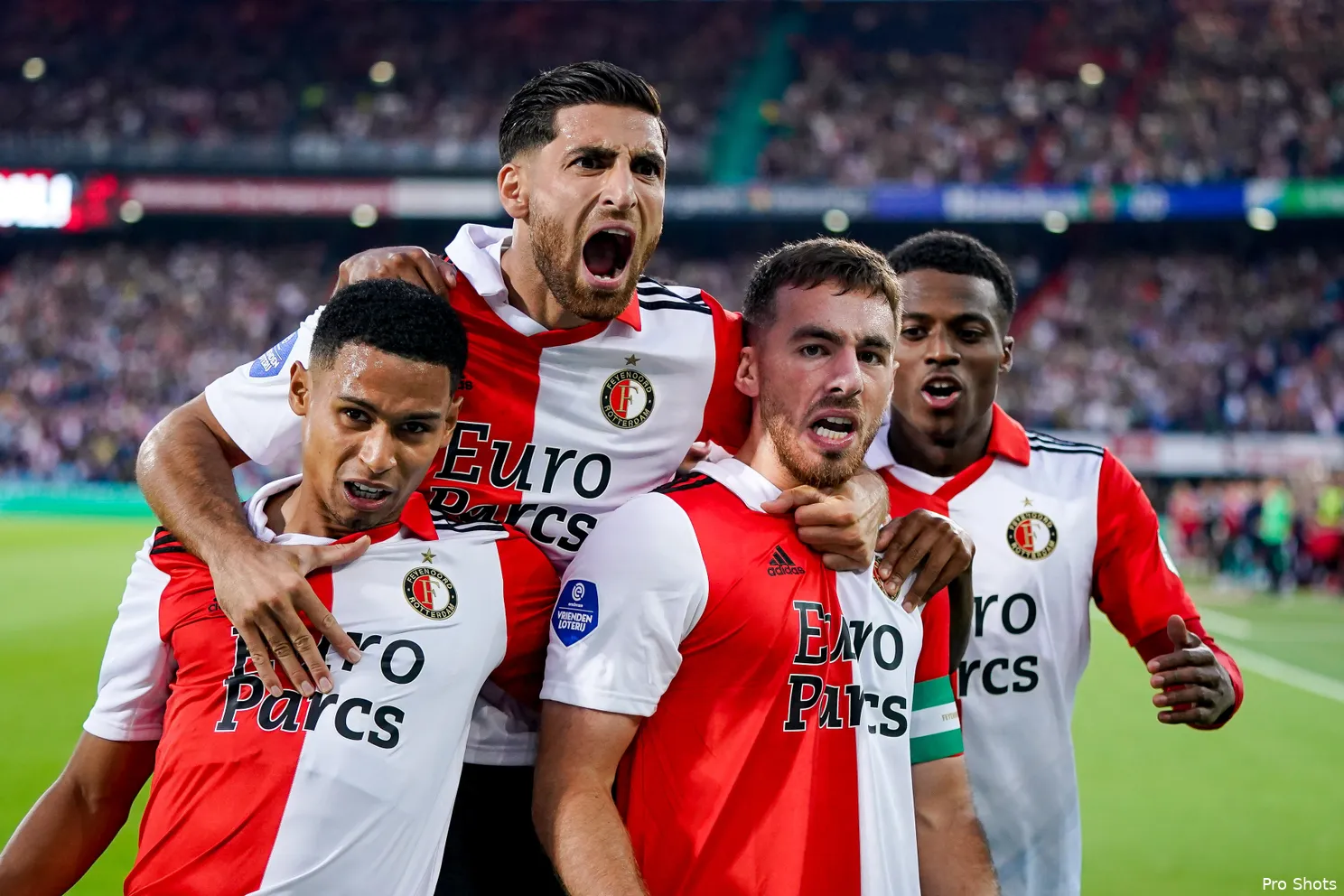 Nieuwelingen stelen de show bij winnend Feyenoord
