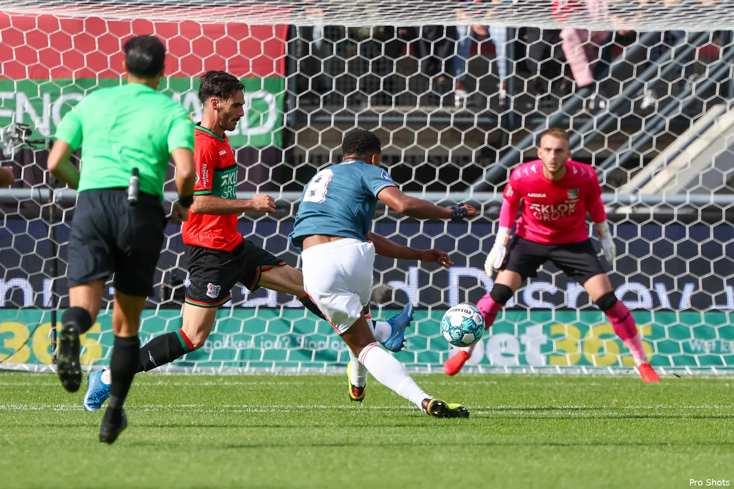 Feyenoord stelt teleur en komt niet verder dan punt in Nijmegen