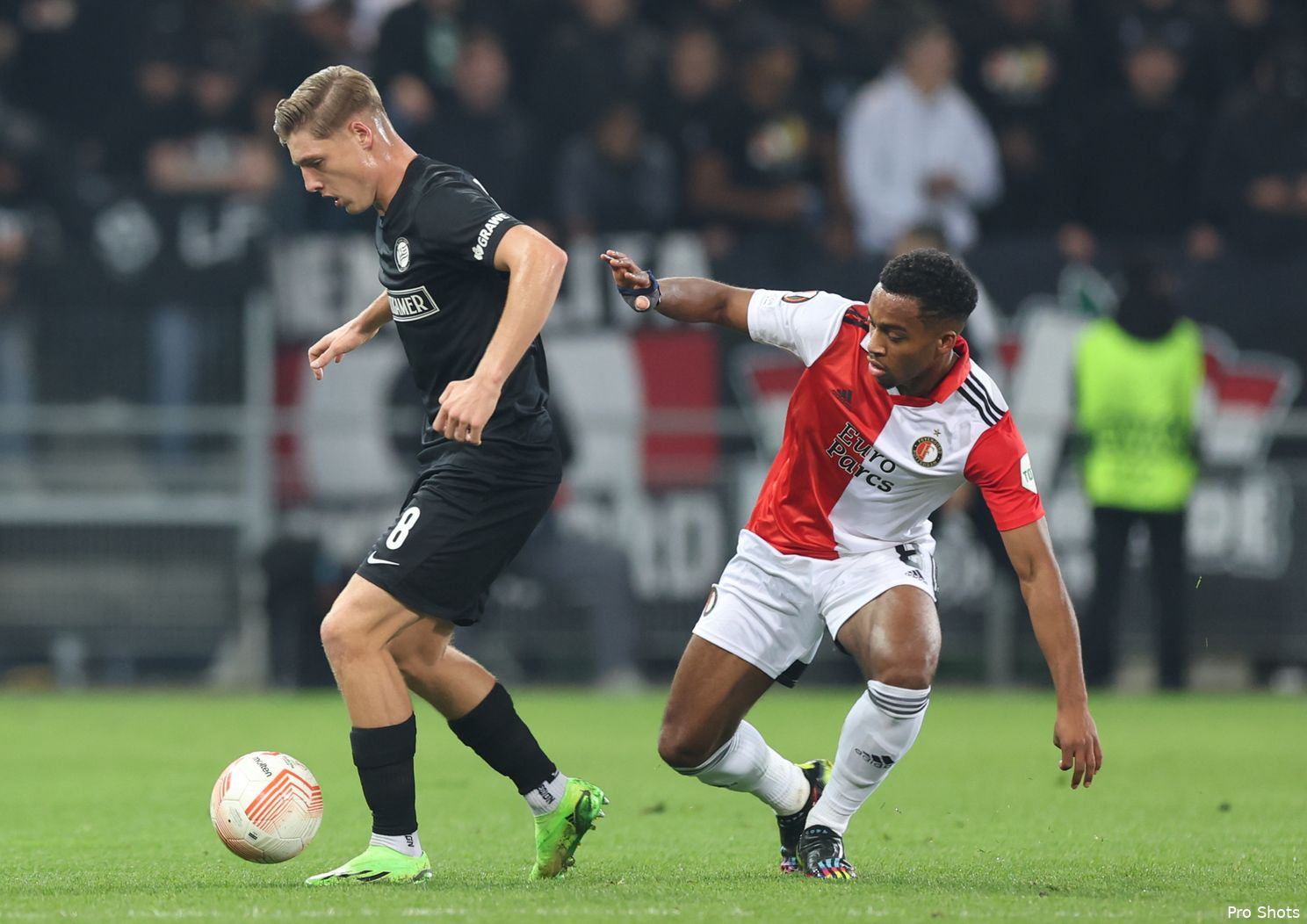 Feyenoord is het in de tweede helft helemaal kwijt en verliest van Sturm Graz
