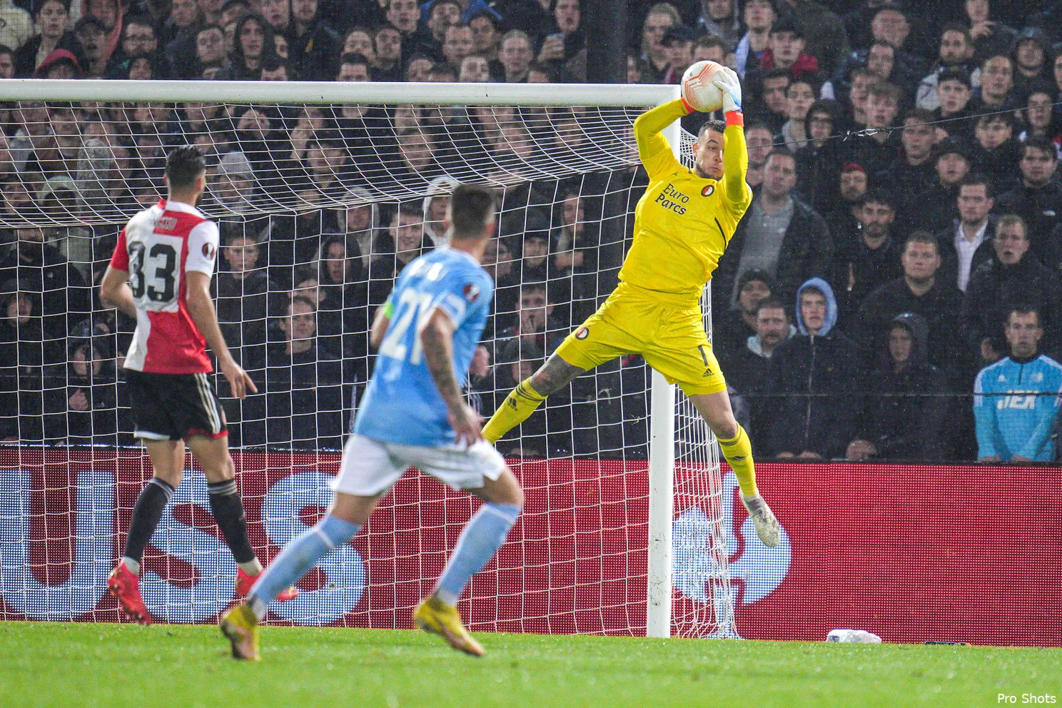 Stem nu op jouw FR12 Speler van de Maand november