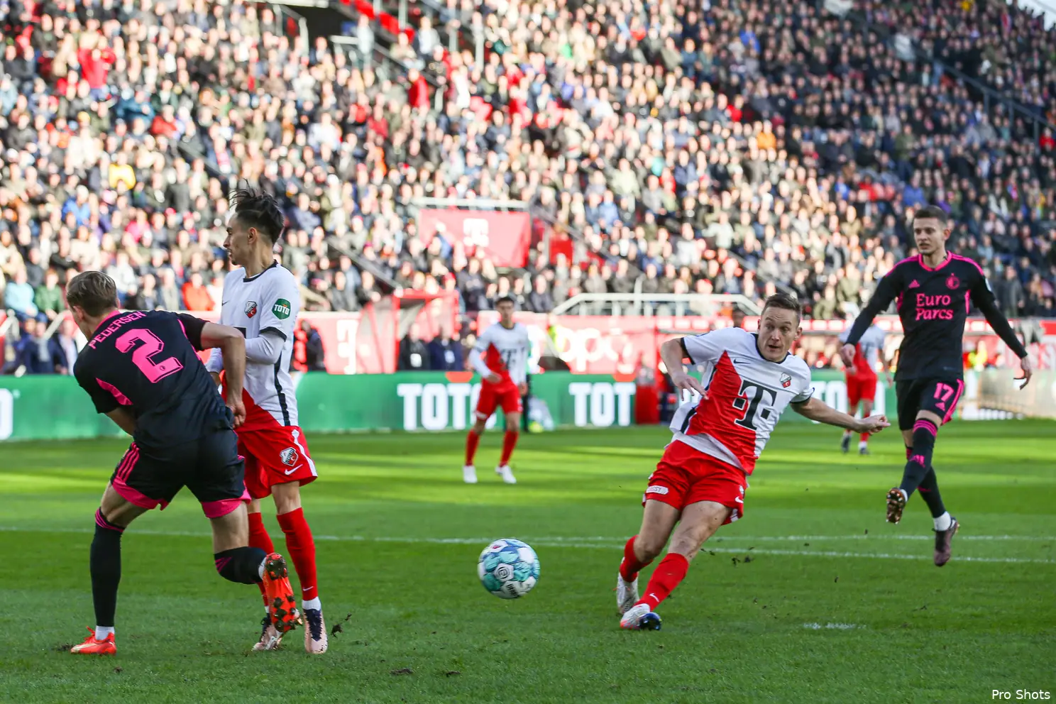 Jahanbakhsh bezorgt Feyenoord een punt op bezoek bij FC Utrecht