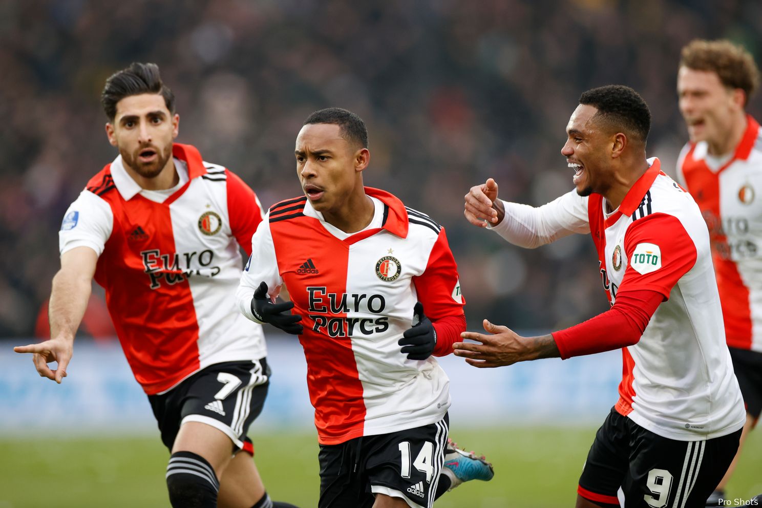 Feyenoord speelt Klassieker in De Kuip gelijk