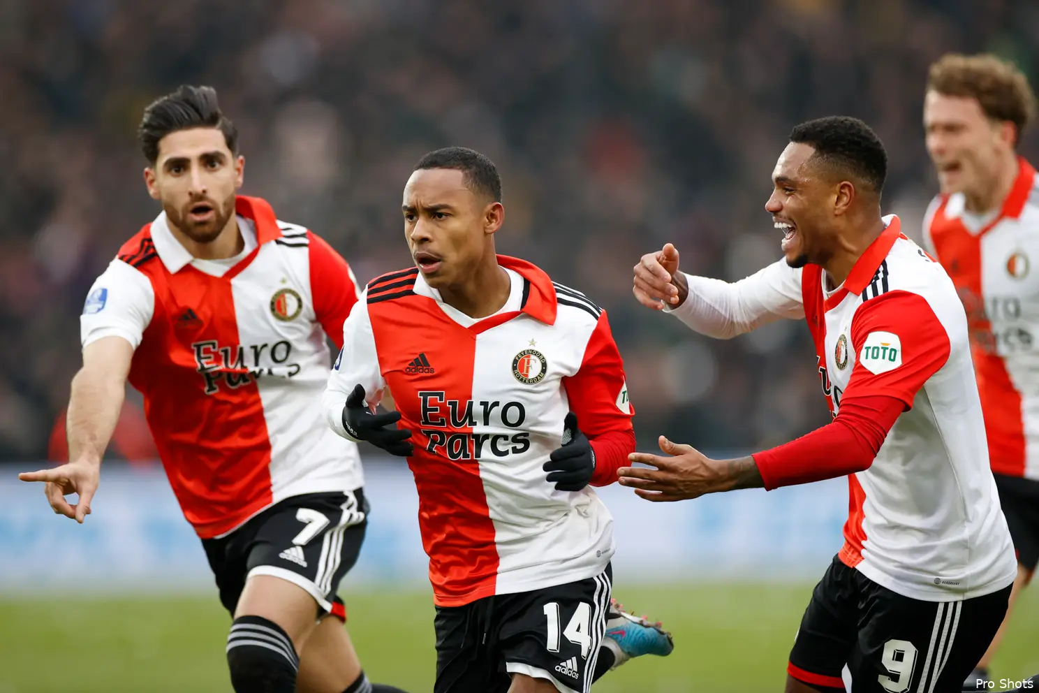 Feyenoord speelt Klassieker in De Kuip gelijk