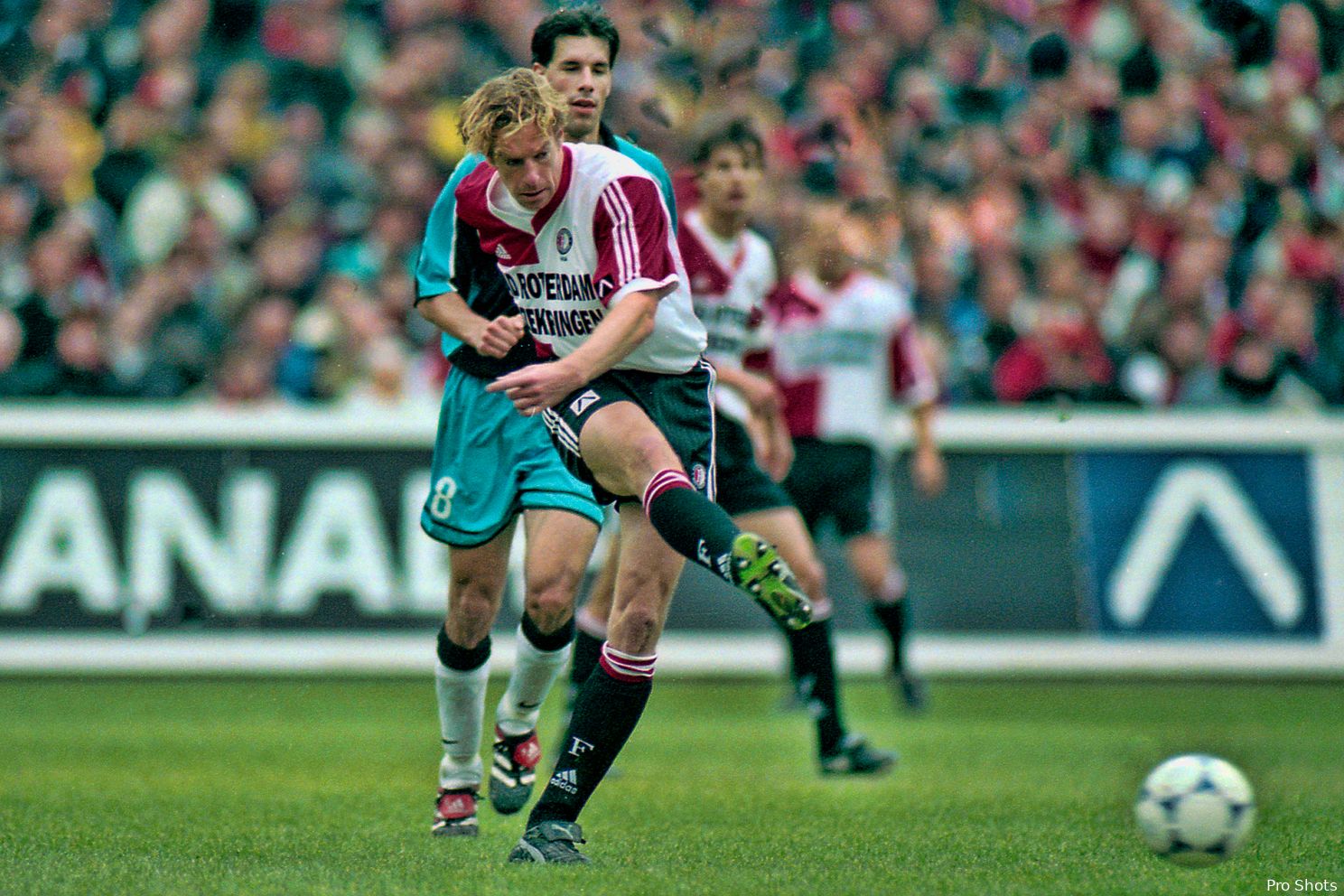 Konterman tijdens Feyenoord - PSV in de 1-0 gewonnen thuiswedstrijd van het seizoen 1999