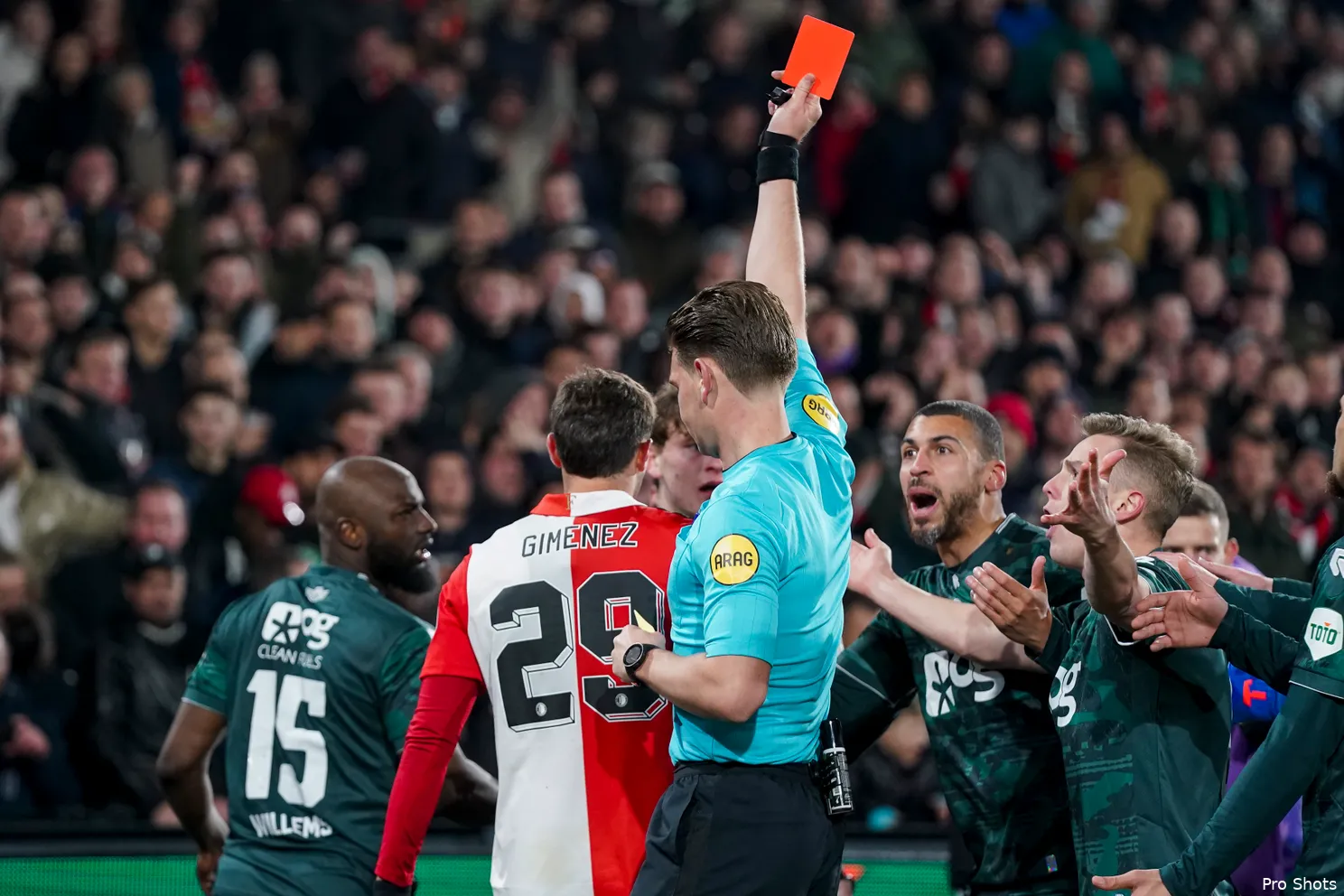 Feyenoord wint in slotfase van FC Groningen in De Kuip