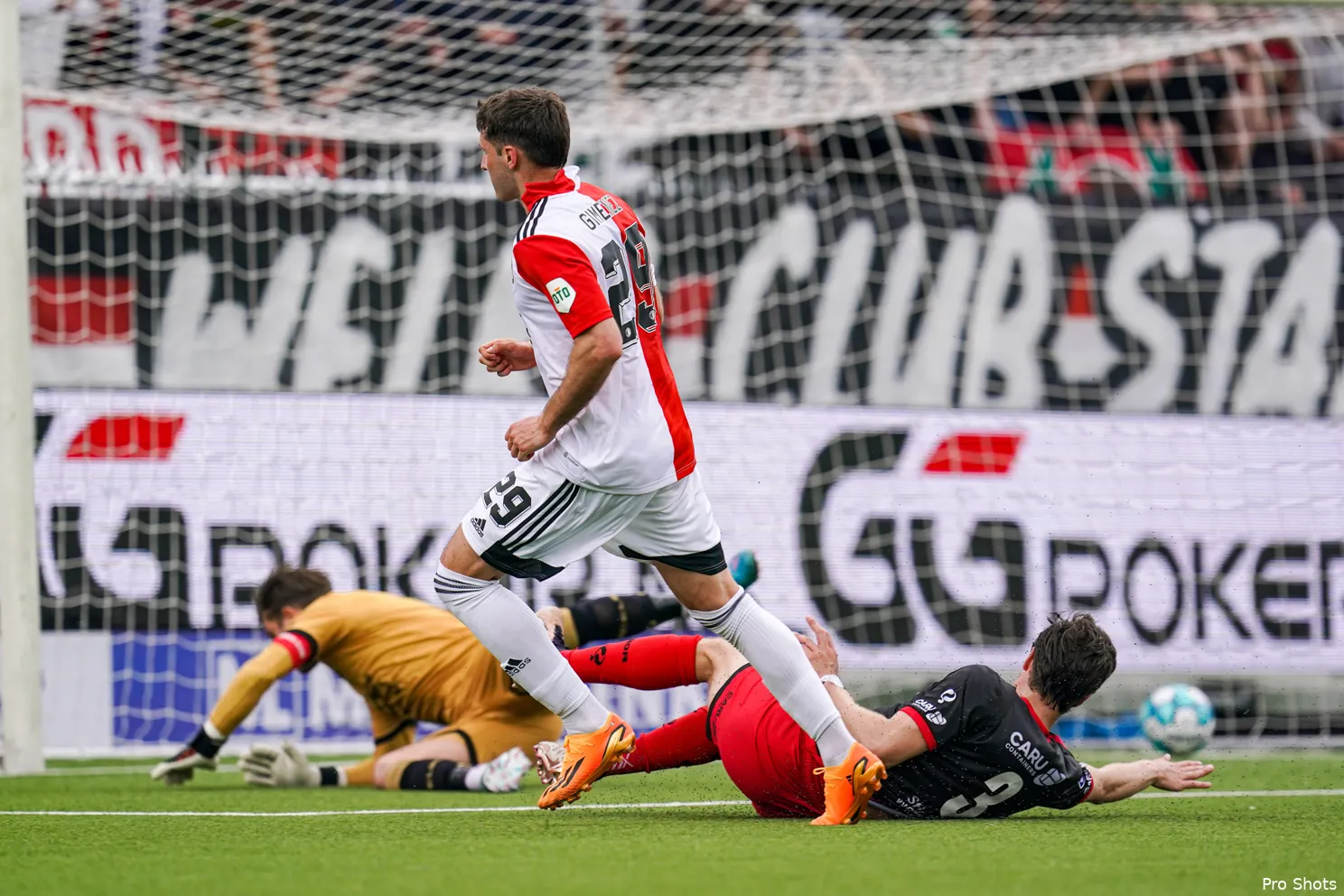 Feyenoord komt op matchpoint na overwinning op Excelsior