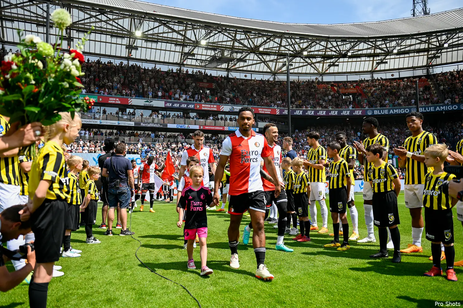 Feyenoord eindigt het seizoen met een nederlaag tegen Vitesse