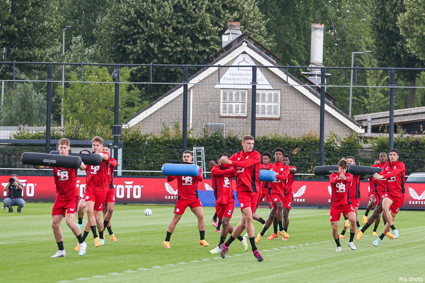 Feyenoord traint zonder Wålemark en Trauner